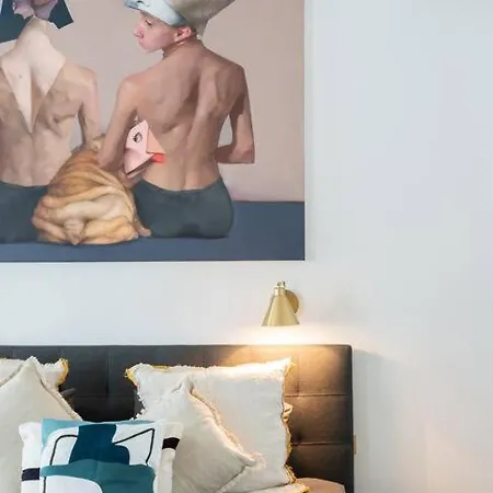 Luxury High End In The Heart Of Apartment