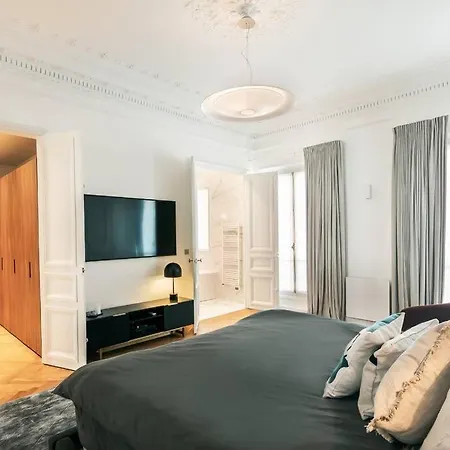 Luxury High End In The Heart Of Apartment
