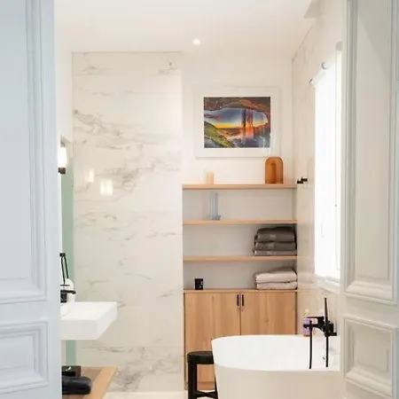 Luxury High End In The Heart Of Apartment *