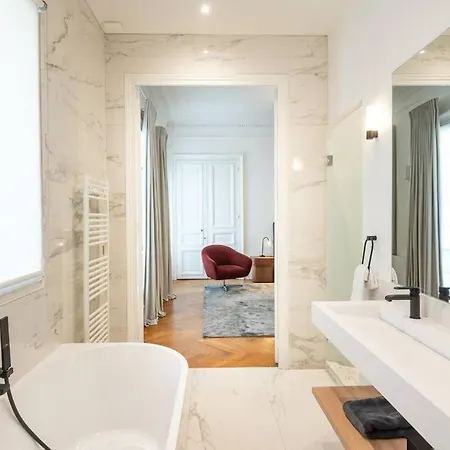 Luxury High End In The Heart Of Apartment