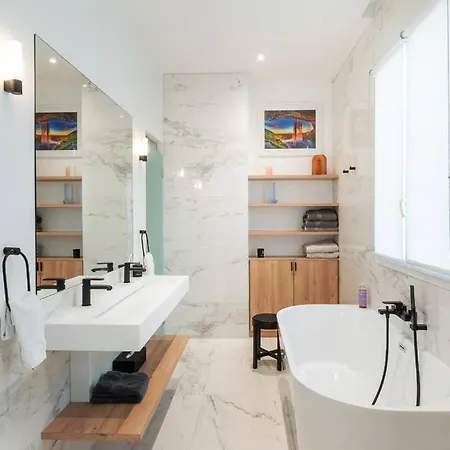 Luxury High End In The Heart Of Apartment