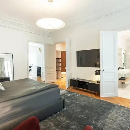 Luxury High End In The Heart Of Apartment Paris