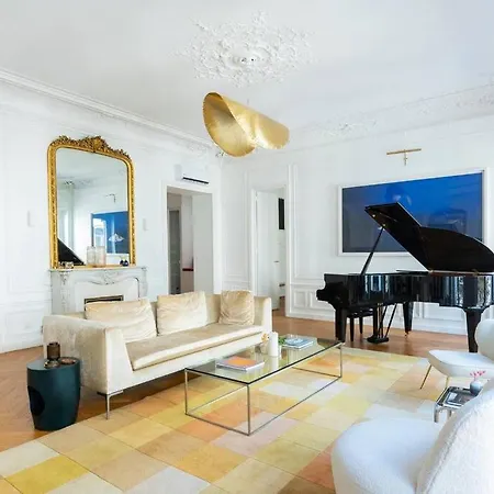 Luxury High End In The Heart Of Paris